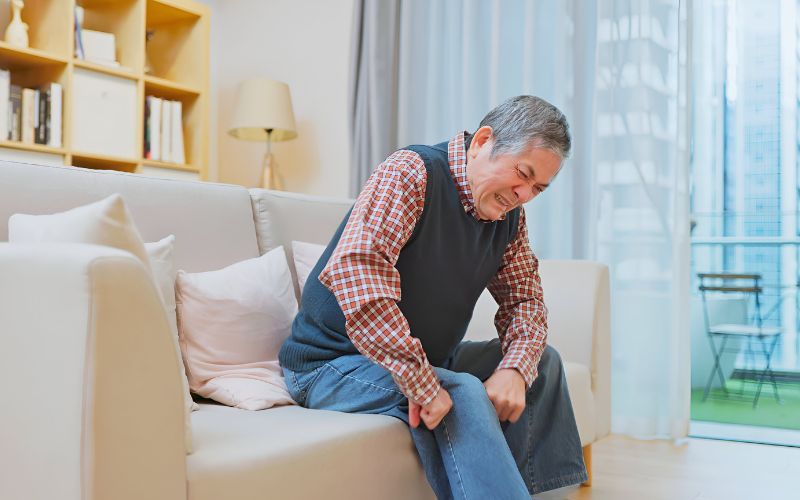 Cơn đau đột ngột, dữ dội là dấu hiệu bệnh gout