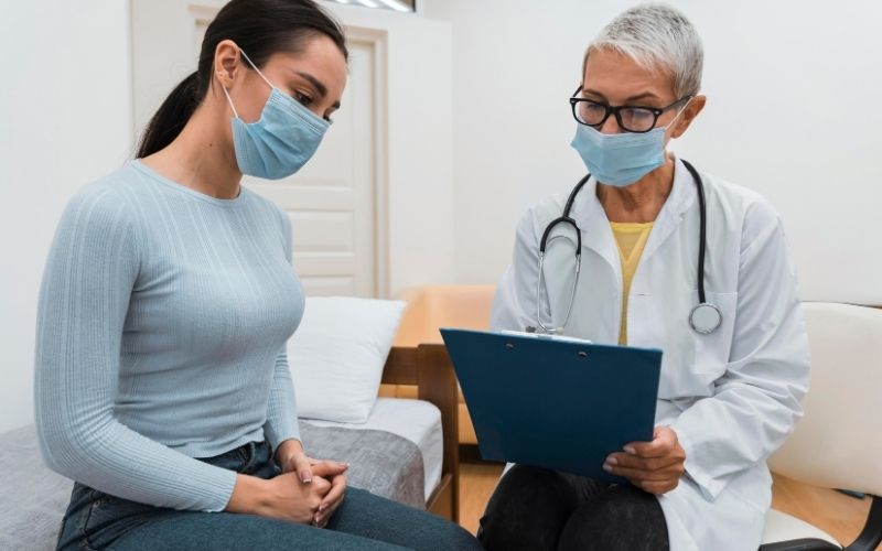 Khám lâm sàng là bước đầu tiên trong&nbsp;kiểm tra sức khỏe tổng quát